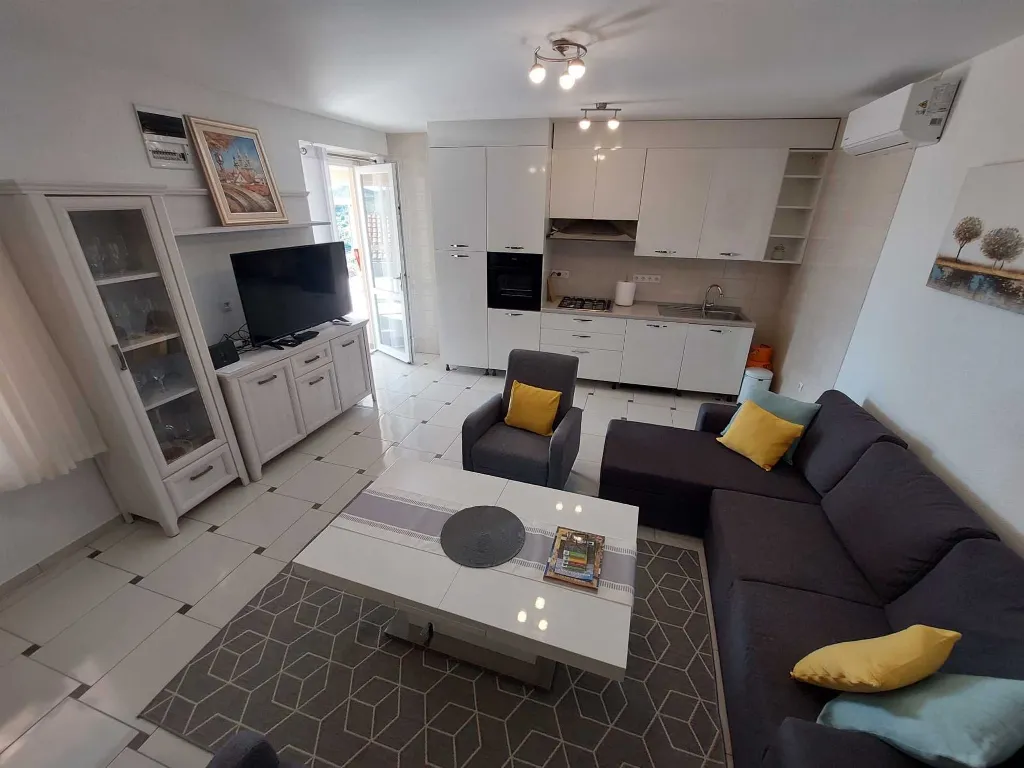 Grebaštica 2-Bedroom Apartment for 4 Guests
