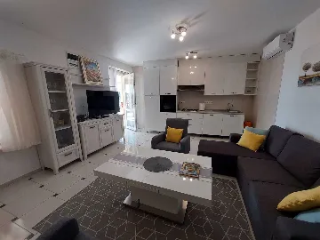 Grebaštica 2-Bedroom Apartment for 4 Guests