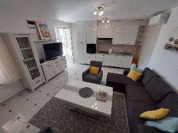 Grebaštica 2-Bedroom Apartment for 4 Guests
