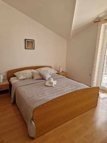 Apartment in Tribunj for Up to 5 Guests