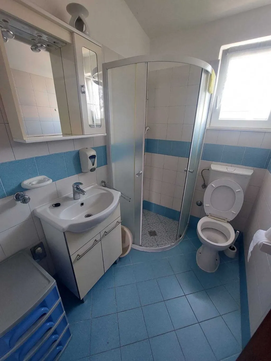 Rogoznica Two-Bedroom Apartment for 4 Guests