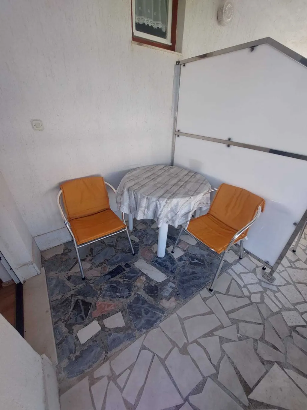 Rogoznica Two-Bedroom Apartment for 4 Guests