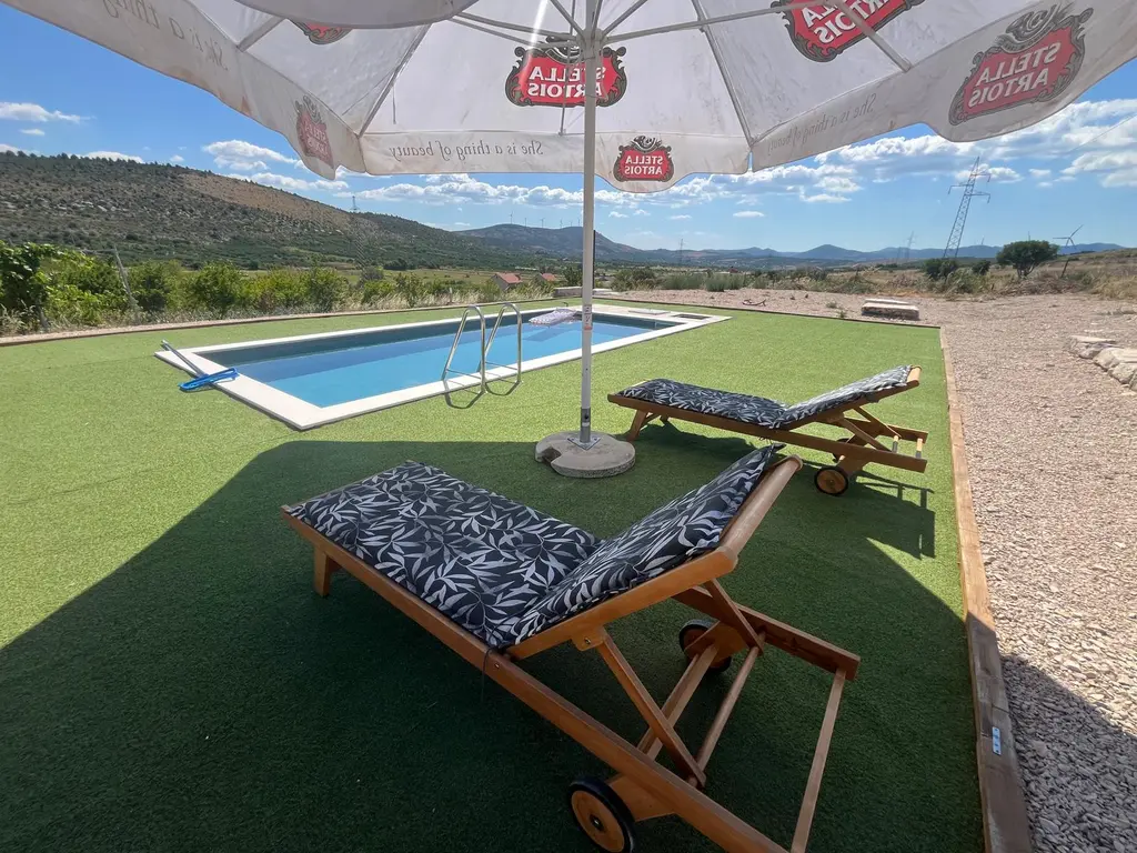 Holiday House in Šibenik for 4 Guests with Parking