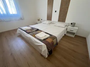 Holiday House in Šibenik for 4 Guests with Parking