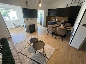 Holiday House in Šibenik for 4 Guests with Parking