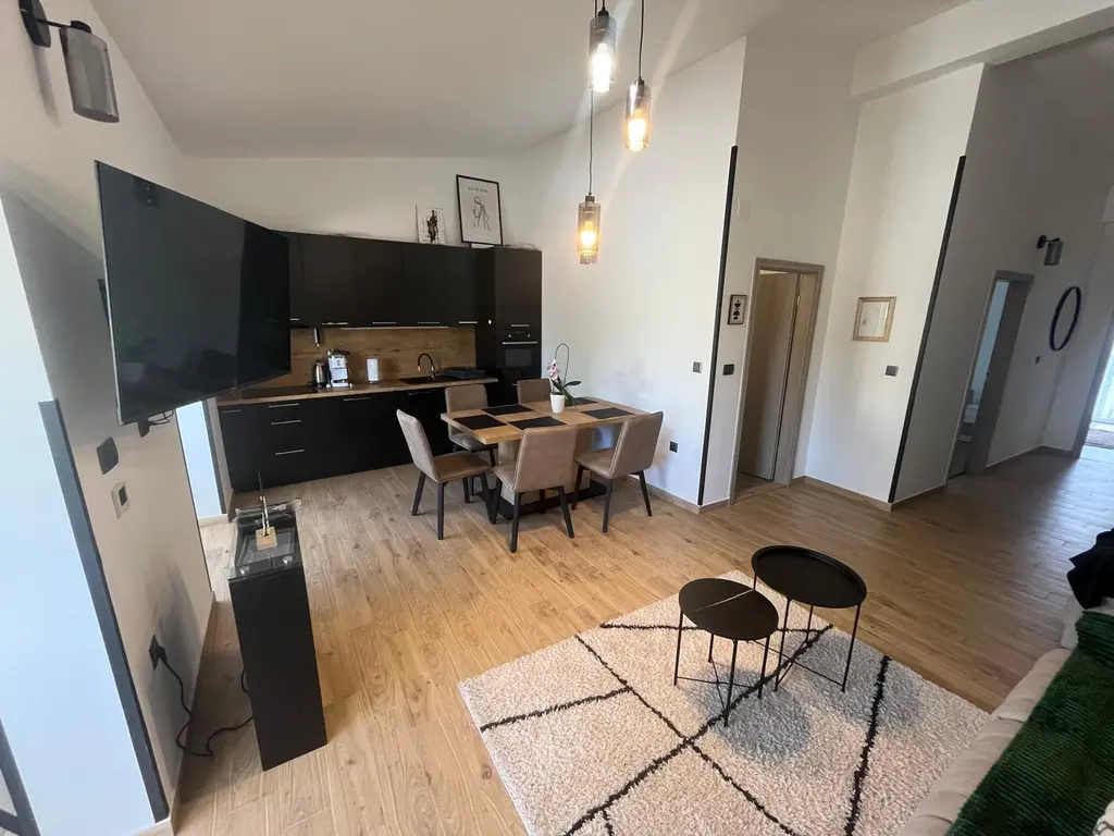 Holiday House in Šibenik for 4 Guests with Parking