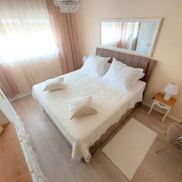 Apartment for 4 Guests with Parking in Šibenik