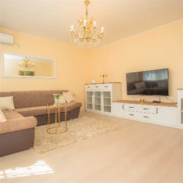 Apartment for 4 Guests with Parking in Šibenik
