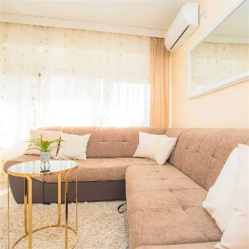 Apartment for 4 Guests with Parking in Šibenik