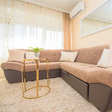 Apartment for 4 Guests with Parking in Šibenik