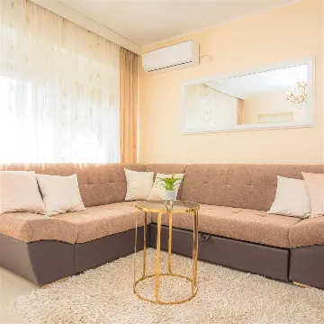 Apartment for 4 Guests with Parking in Šibenik