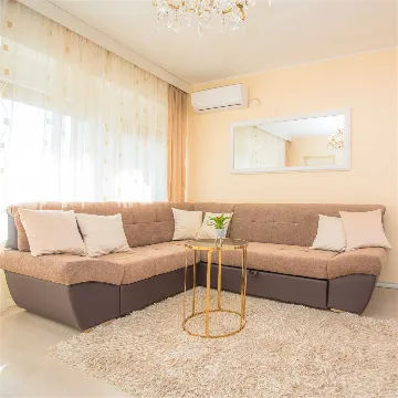 Apartment for 4 Guests with Parking in Šibenik