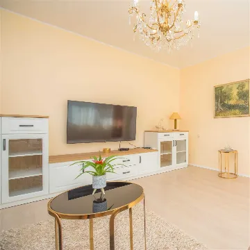Apartment for 4 Guests with Parking in Šibenik