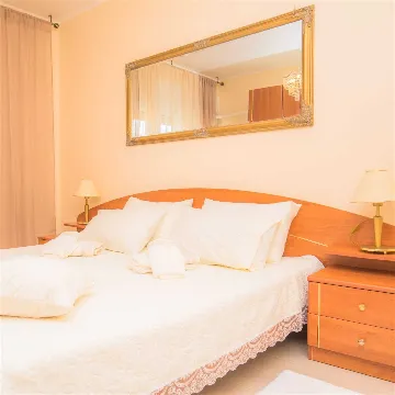 Apartment for 4 Guests with Parking in Šibenik