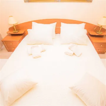 Apartment for 4 Guests with Parking in Šibenik