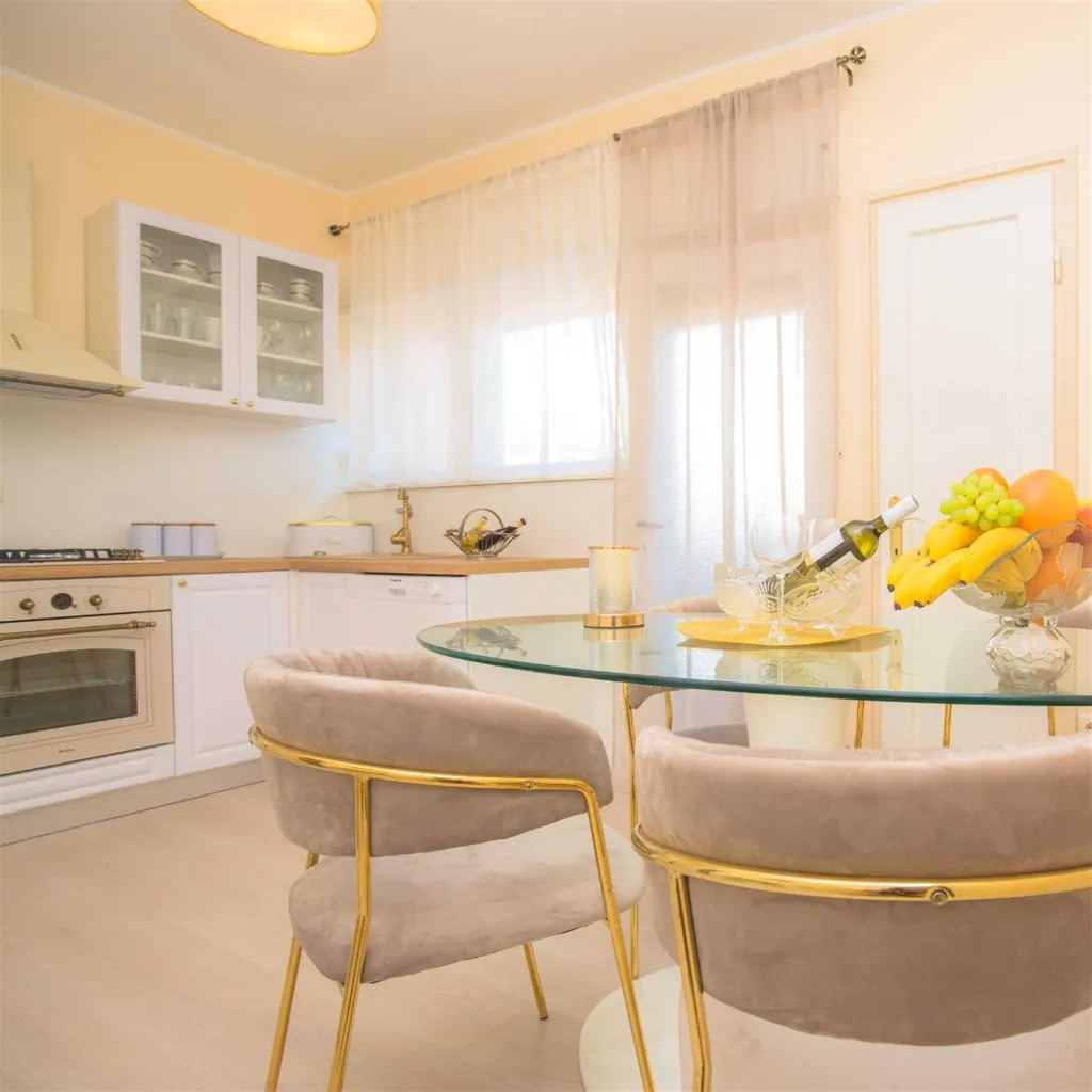 Apartment for 4 Guests with Parking in Šibenik