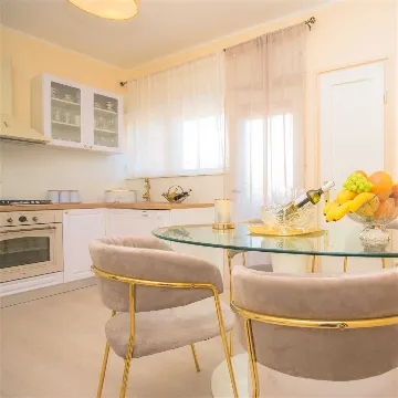 Apartment for 4 Guests with Parking in Šibenik