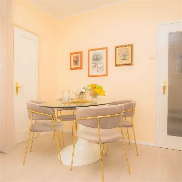 Apartment for 4 Guests with Parking in Šibenik