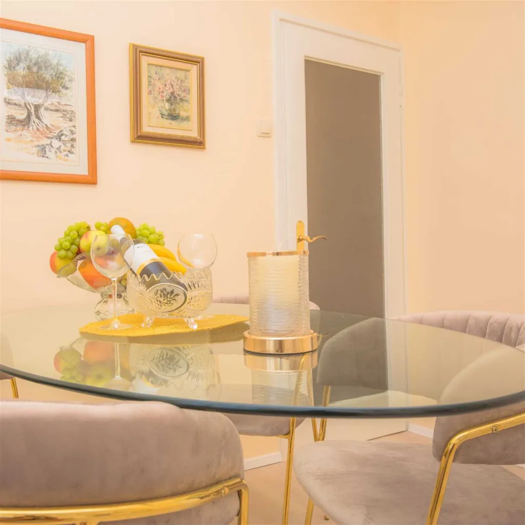Apartment for 4 Guests with Parking in Šibenik