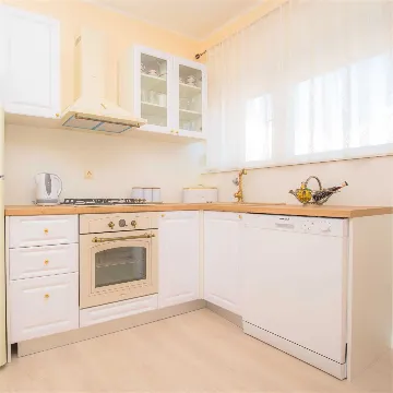 Apartment for 4 Guests with Parking in Šibenik