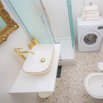 Apartment for 4 Guests with Parking in Šibenik