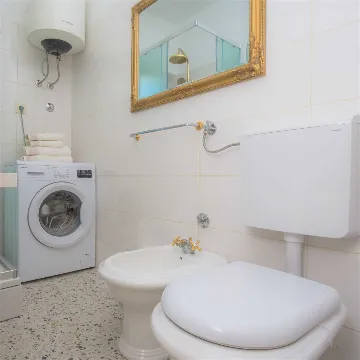 Apartment for 4 Guests with Parking in Šibenik