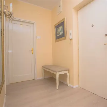 Apartment for 4 Guests with Parking in Šibenik