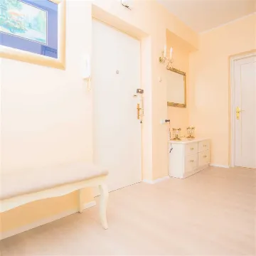 Apartment for 4 Guests with Parking in Šibenik
