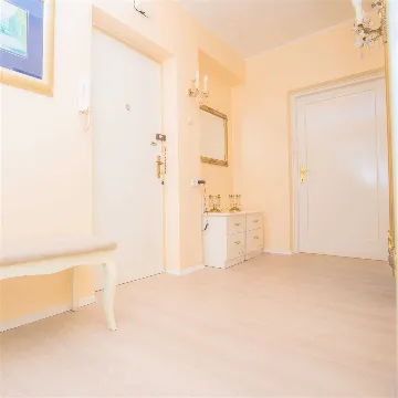 Apartment for 4 Guests with Parking in Šibenik