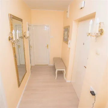 Apartment for 4 Guests with Parking in Šibenik
