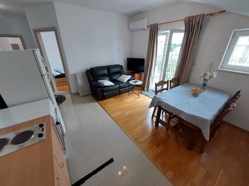 2-Bedroom Apartment in Vodice for Up to 4