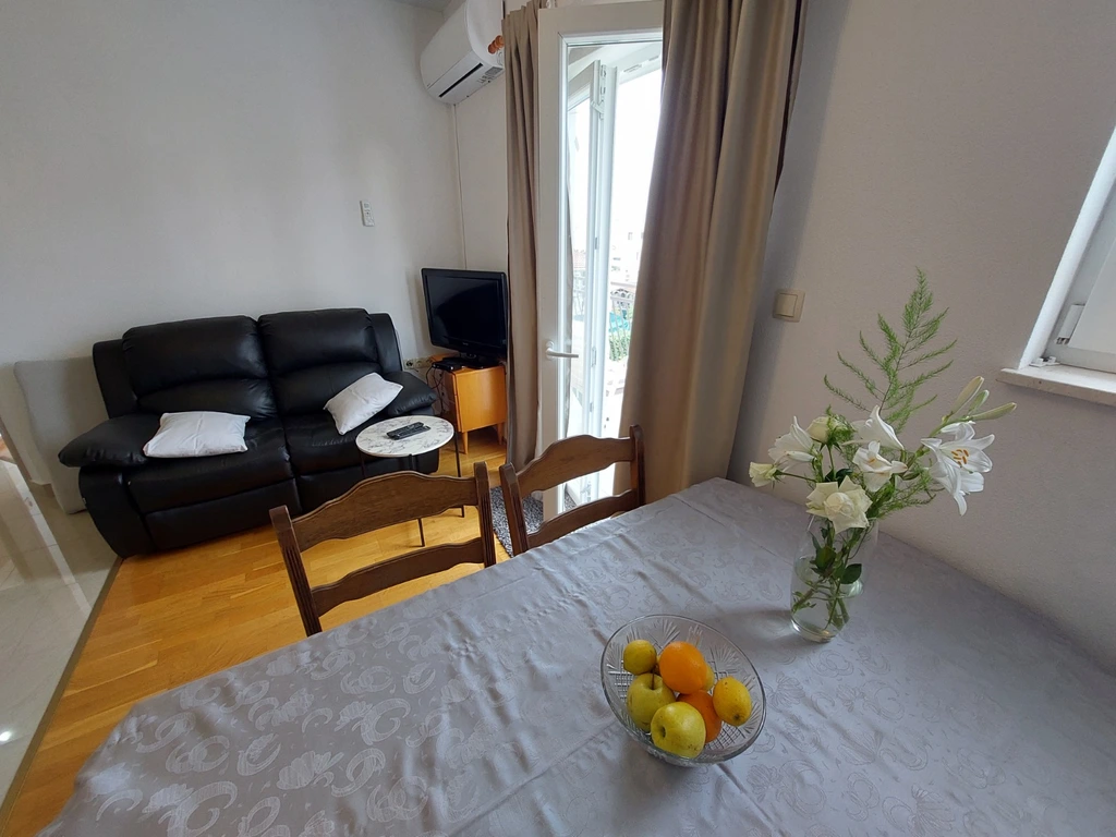 2-Bedroom Apartment in Vodice for Up to 4