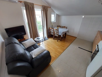 2-Bedroom Apartment in Vodice for Up to 4