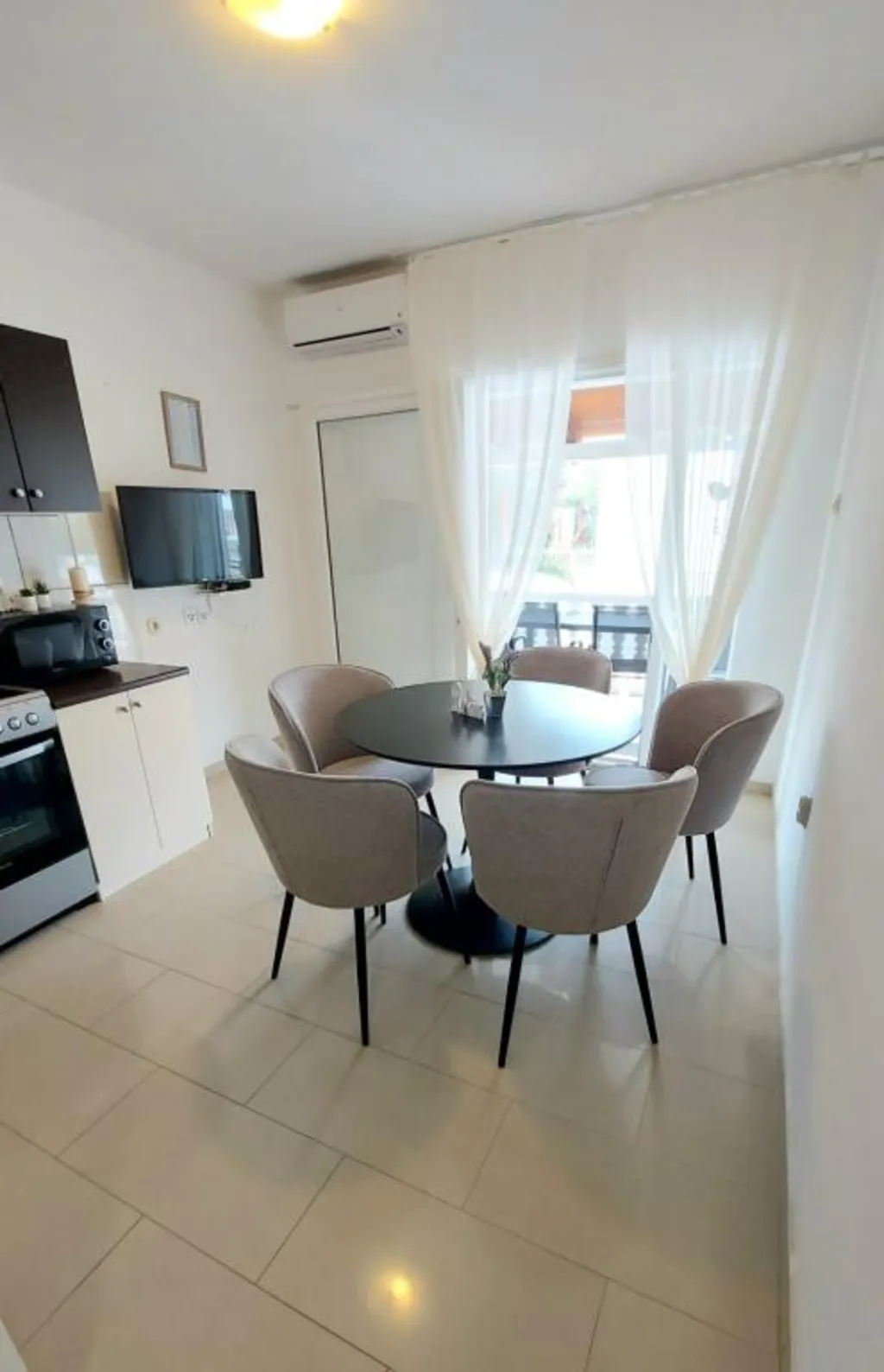 2-Bedroom Apartment in Privlaka for Up to 5