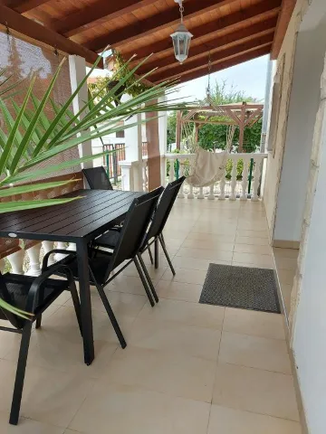 2-Bedroom Apartment in Privlaka for Up to 5