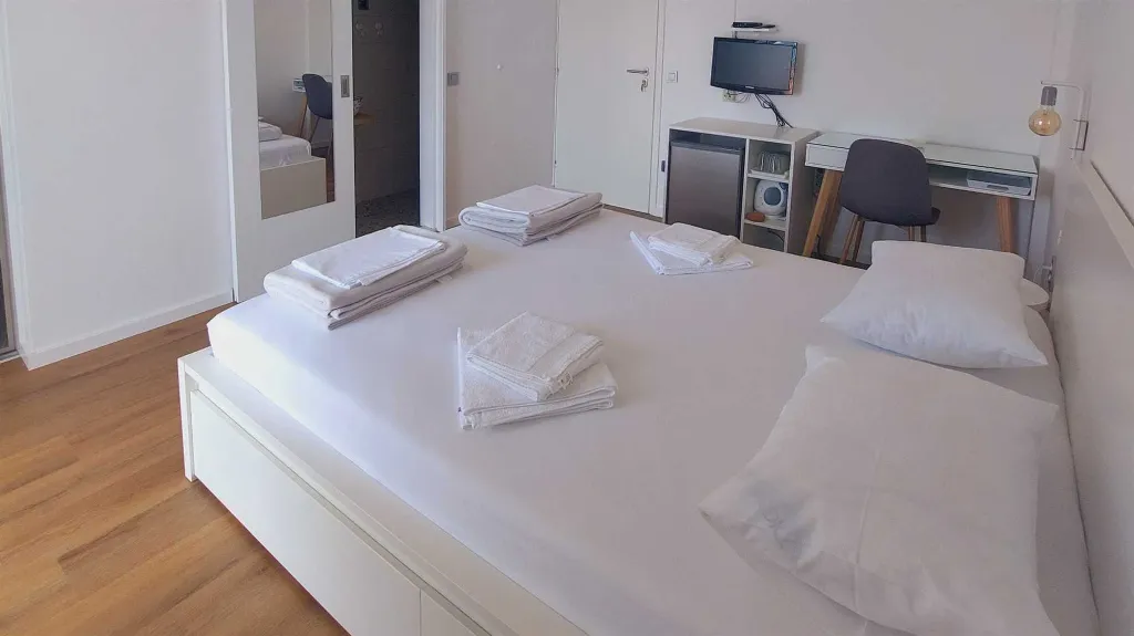 Room with Parking in Primošten for 2 Guests