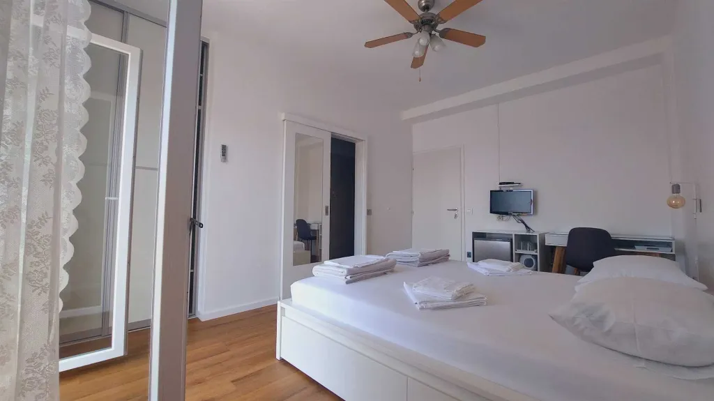 Room with Parking in Primošten for 2 Guests