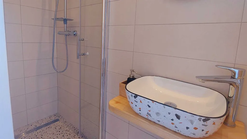 Room with Parking in Primošten for 2 Guests