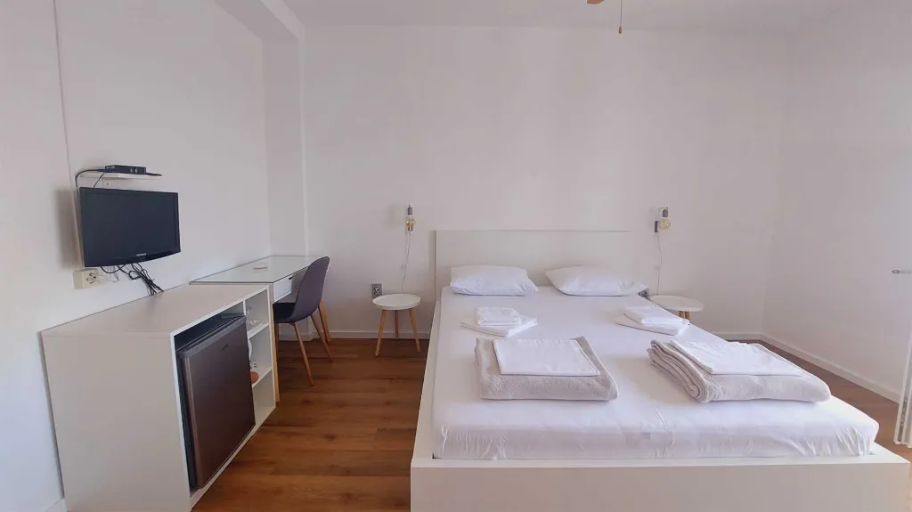 Room with Parking in Primošten for 2 Guests