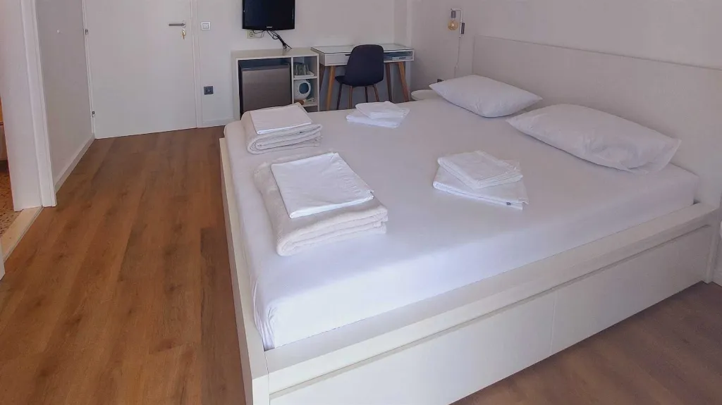 Room with Parking in Primošten for 2 Guests