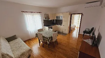 2-Bedroom Apartment in Primošten with Parking