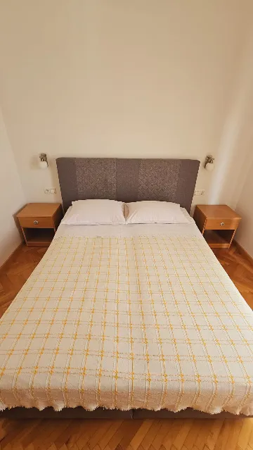 2-Bedroom Apartment in Primošten with Parking