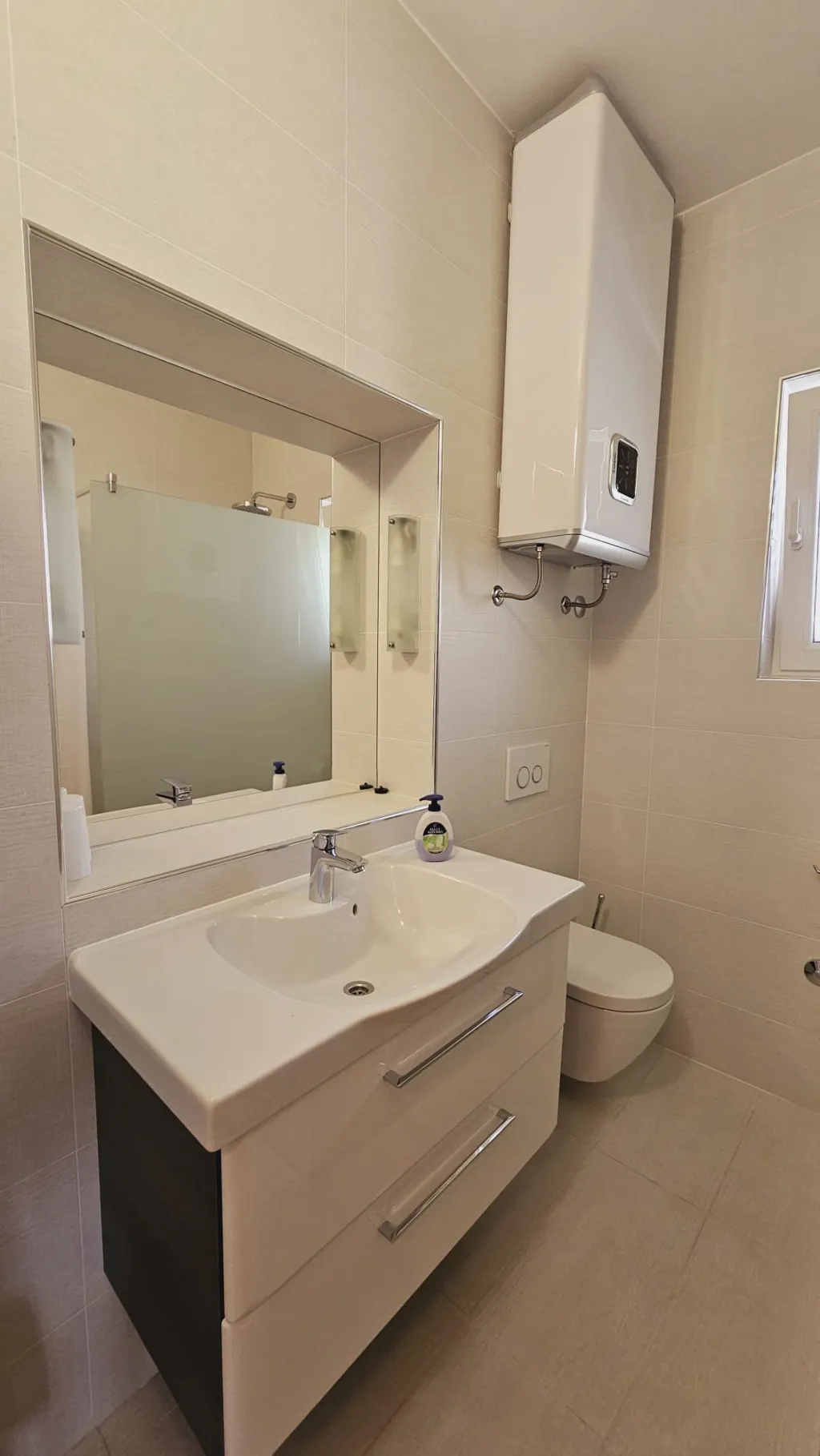 2-Bedroom Apartment in Primošten with Parking