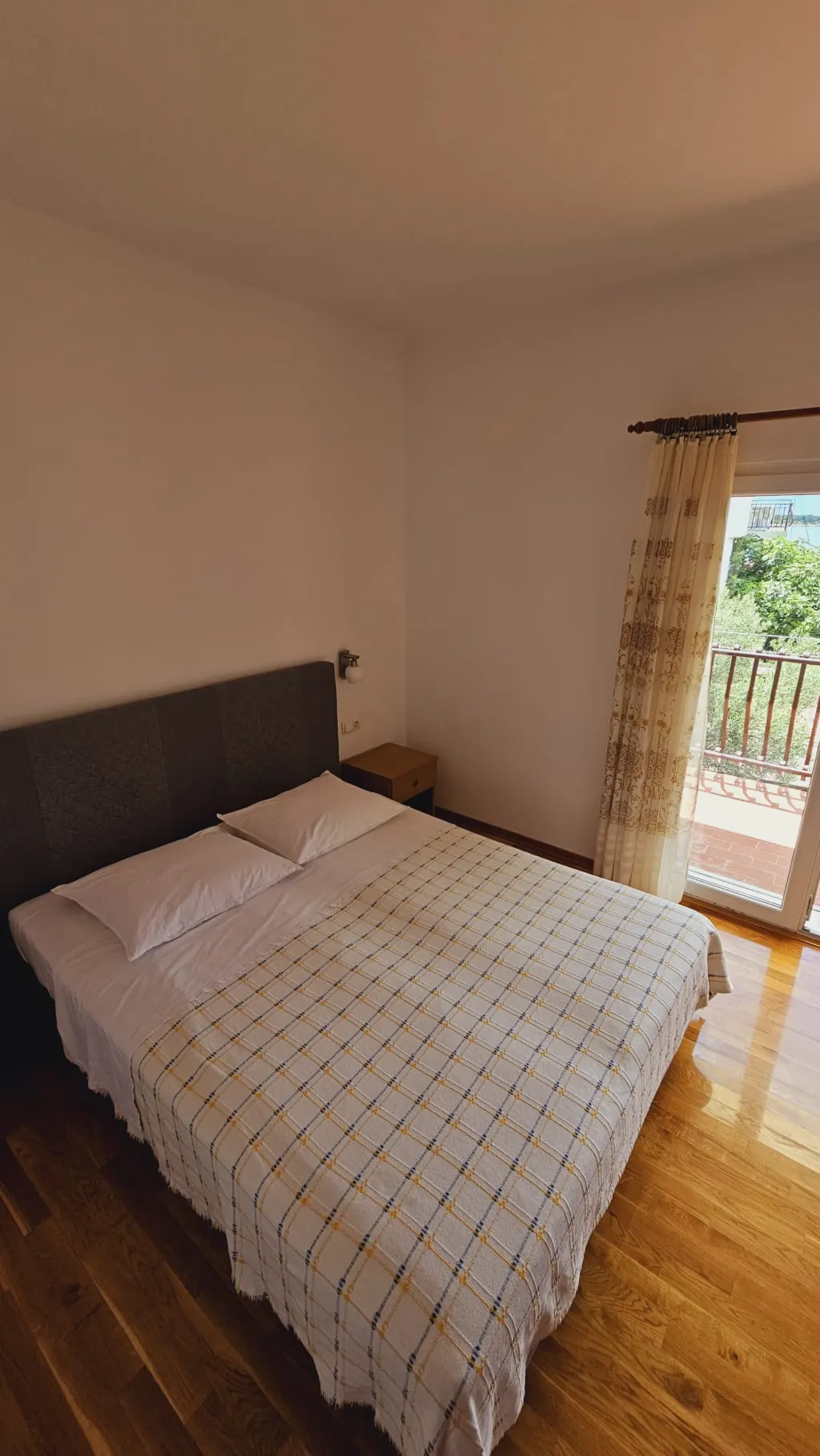 2-Bedroom Apartment in Primošten with Parking