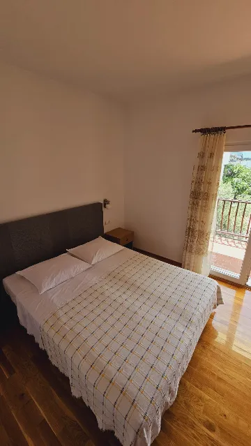 2-Bedroom Apartment in Primošten with Parking