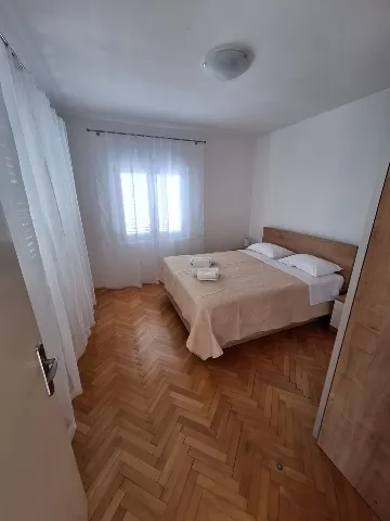 Primošten 3-Bedroom Apartment for 6 with Parking
