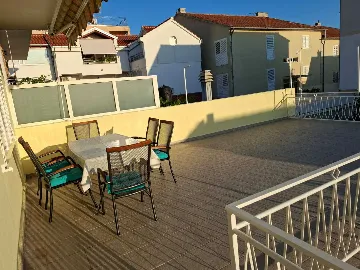 Primošten 3-Bedroom Apartment for 6 with Parking