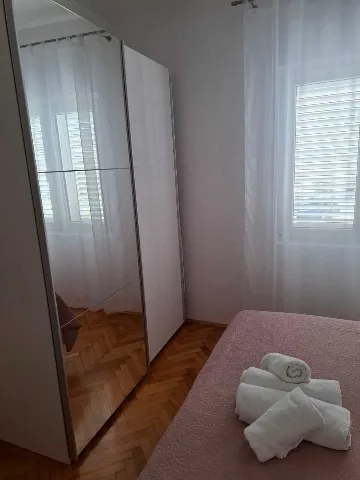 Primošten 3-Bedroom Apartment for 6 with Parking