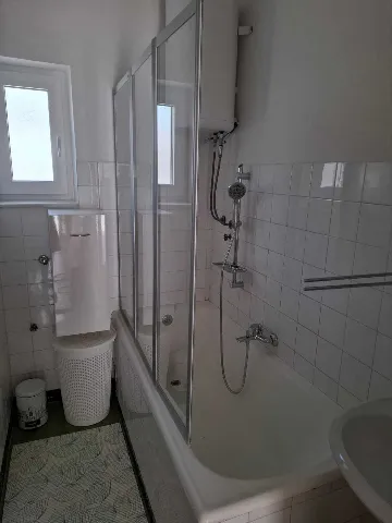 Primošten 3-Bedroom Apartment for 6 with Parking