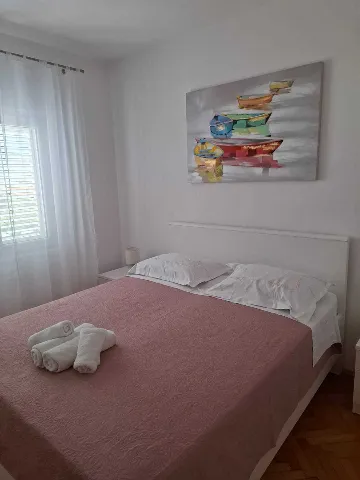 Primošten 3-Bedroom Apartment for 6 with Parking